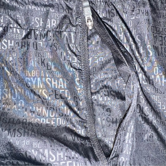 Gymshark size medium cropped jacket - Picture 4 of 9